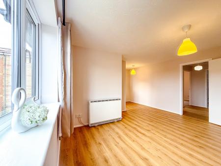 Flat Pioneer Way in Watford