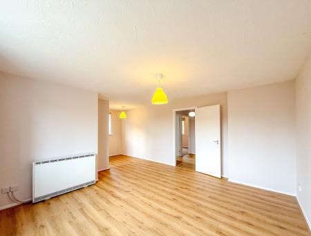 Flat Pioneer Way in Watford