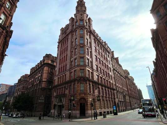 Flat Whitworth Street West in Manchester