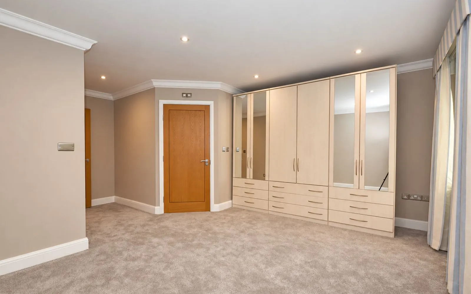 Flat Jessamy Road in Elmbridge