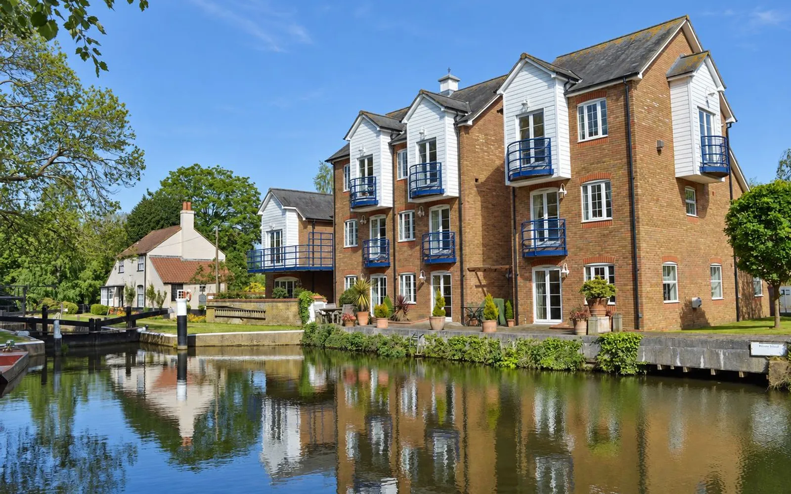 Flat Jessamy Road in Elmbridge