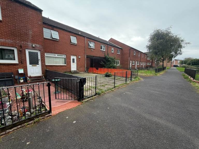 House Gourlay Lane in Glasgow