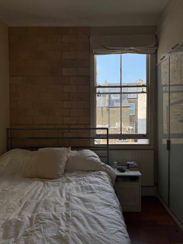 Room Goaters Alley in Greater London