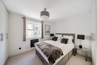 Flat Coates Avenue in Greater London