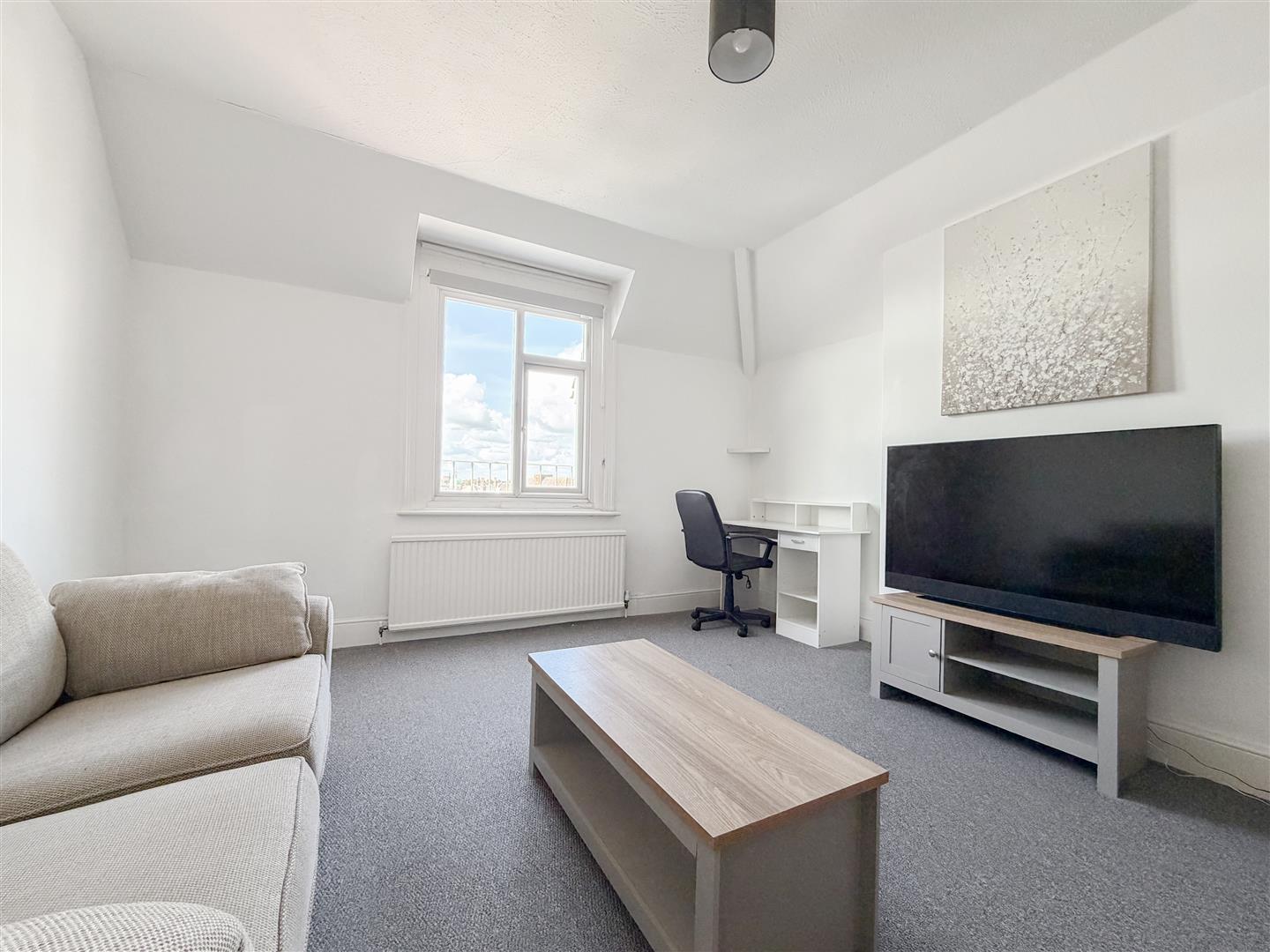 Flat Clifford Road in Rother