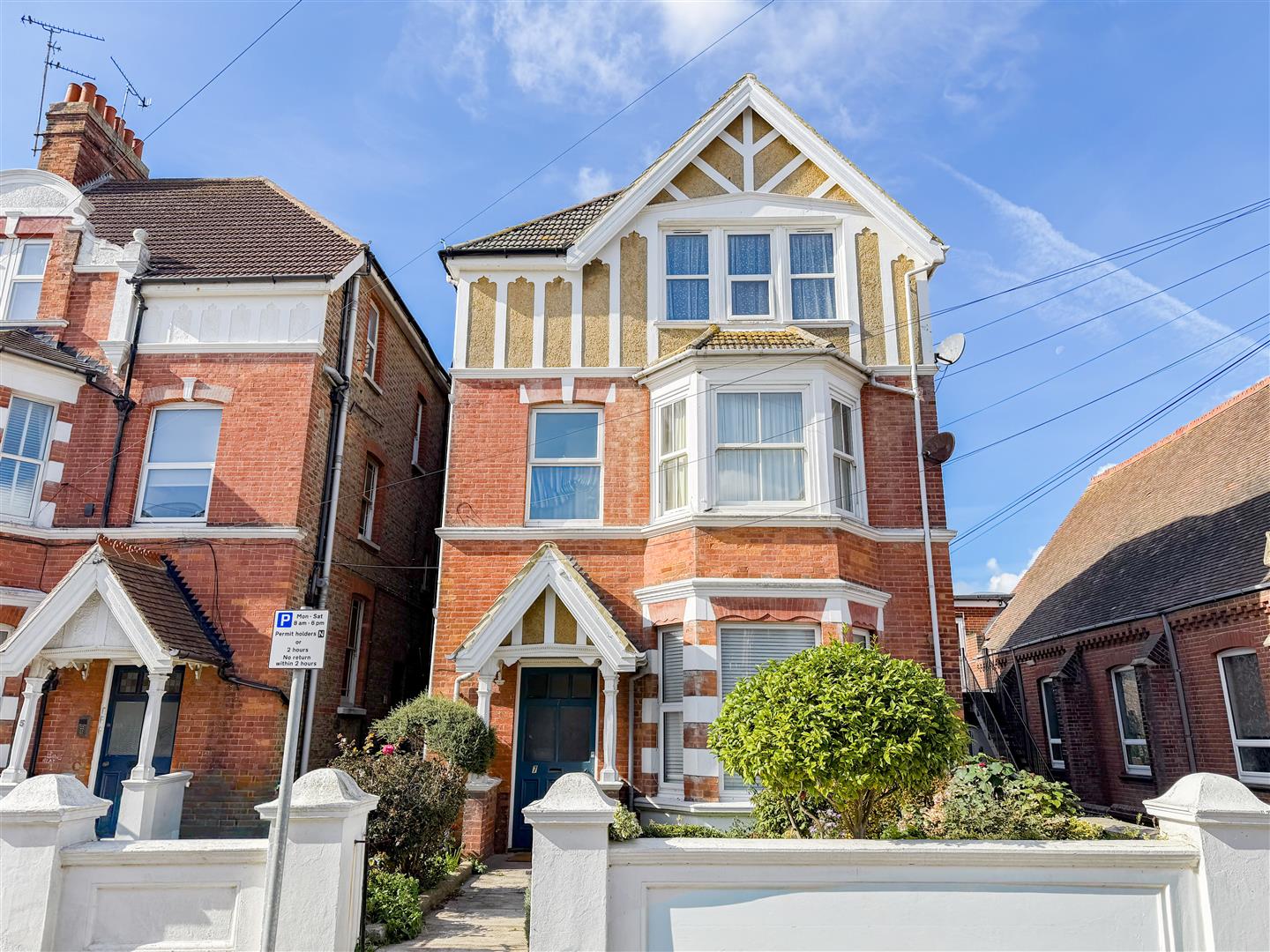Flat Clifford Road in Rother