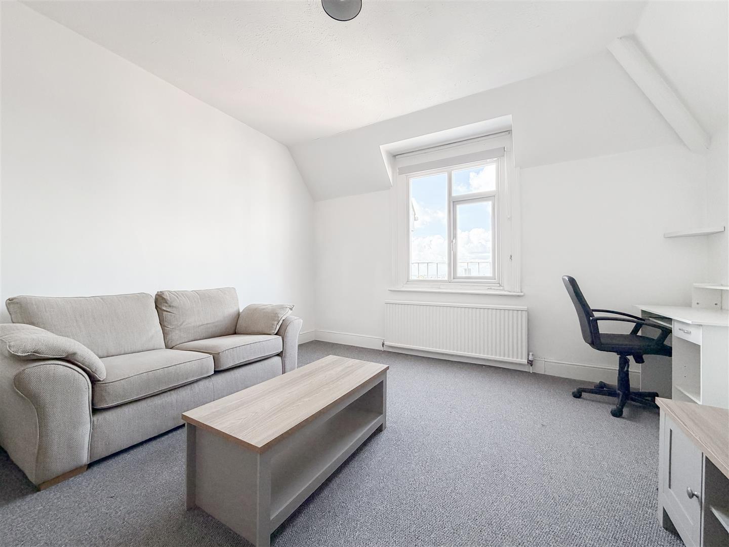 Flat Clifford Road in Rother