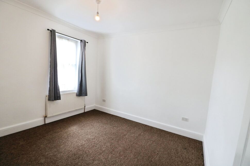 Flat Northcote Road in Greater London