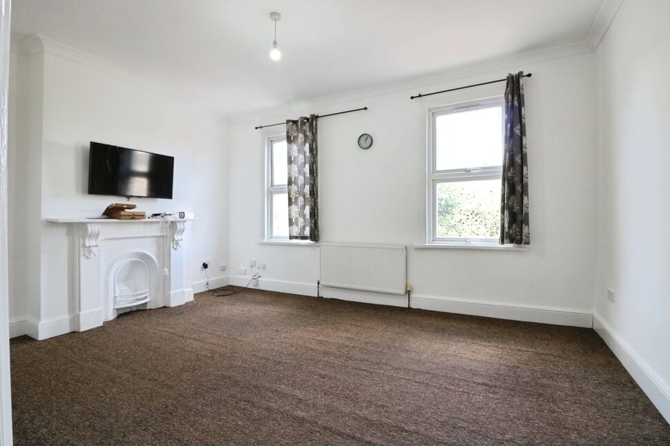 Flat Northcote Road in Greater London