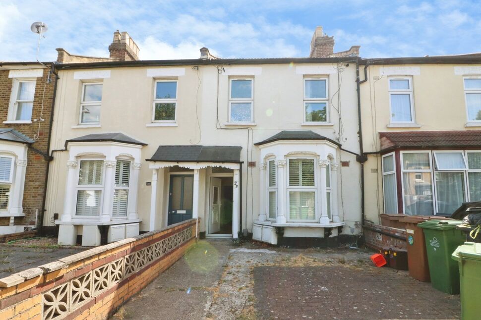 Flat Northcote Road in Greater London