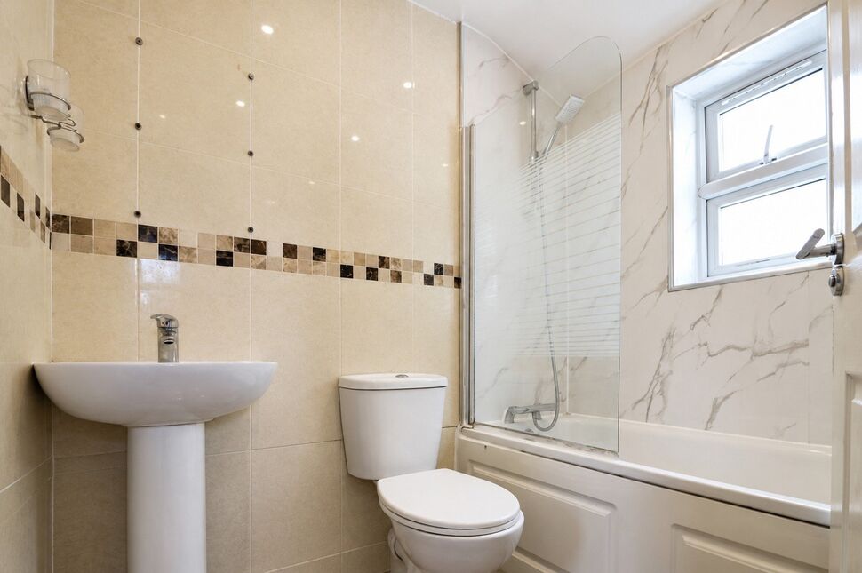 Flat Northcote Road in Greater London