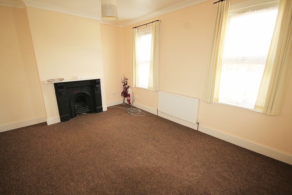 Flat Northcote Road in Greater London