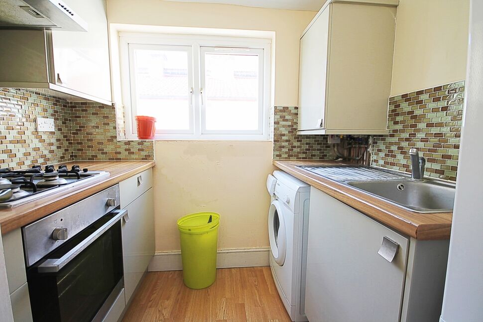 Flat Northcote Road in Greater London