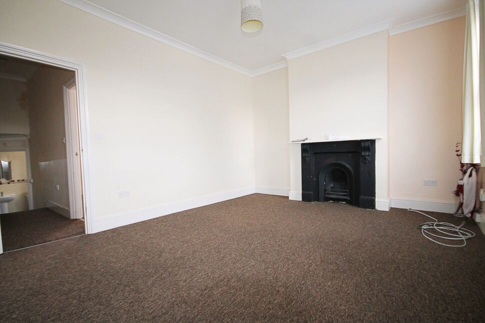 Flat Northcote Road in Greater London