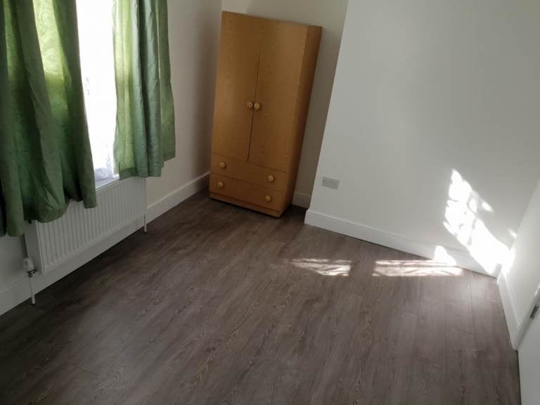 Flat Park Lane in Greater London