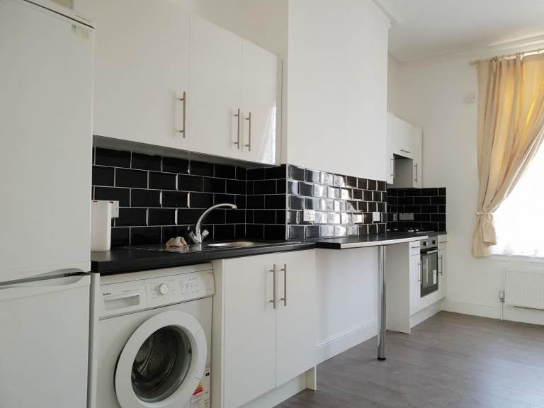 Flat Park Lane in Greater London