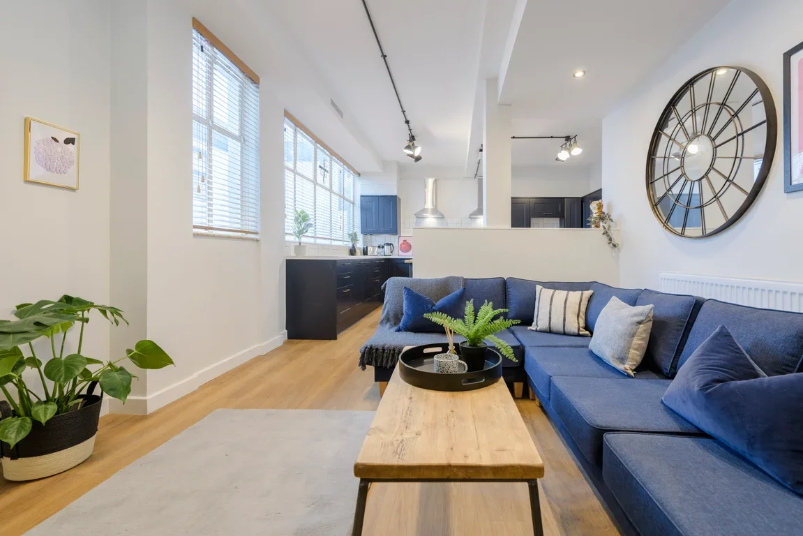 Room Grosvenor Road in Greater London
