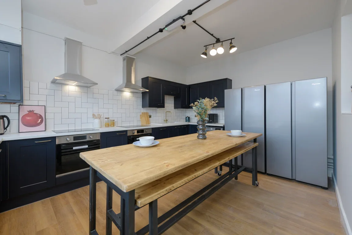 Room Grosvenor Road in Greater London