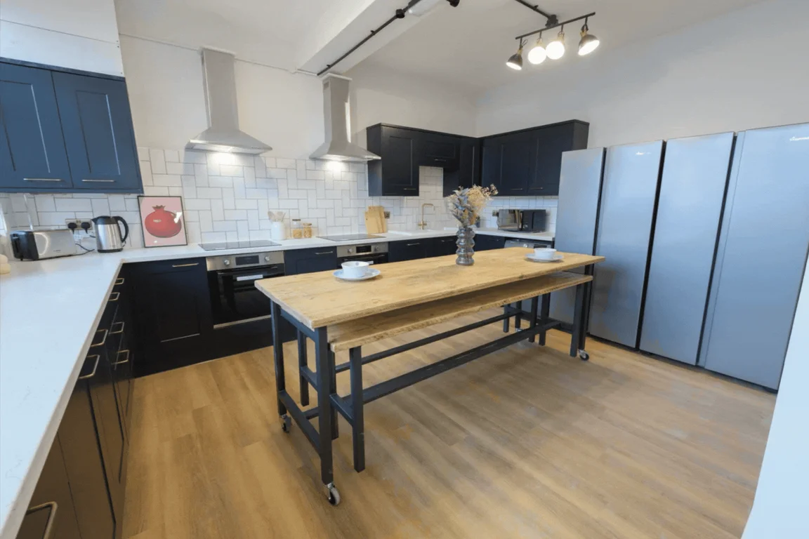 Room Grosvenor Road in Greater London