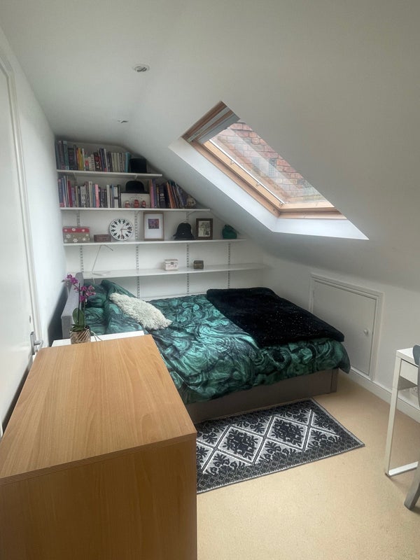 Room Kings Avenue in Greater London