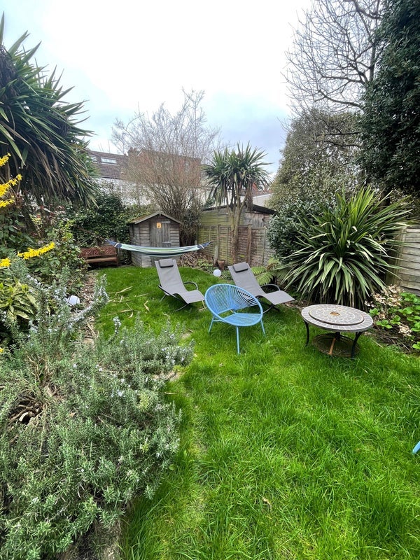 Room Kings Avenue in Greater London