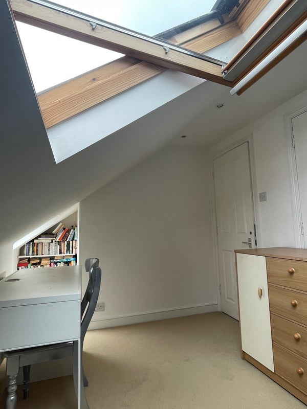 Room Kings Avenue in Greater London
