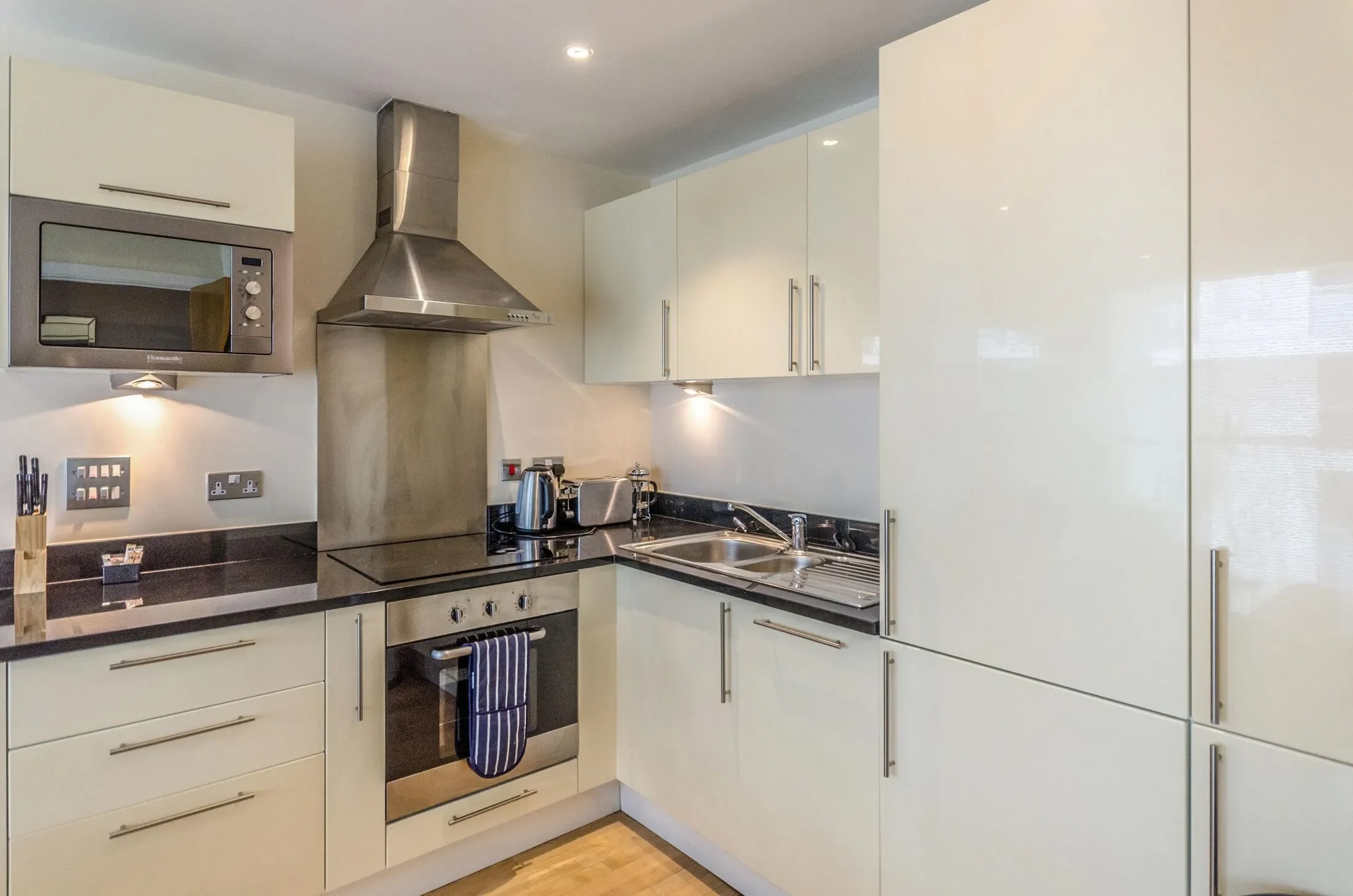 Flat Lanterns Way in Greater London