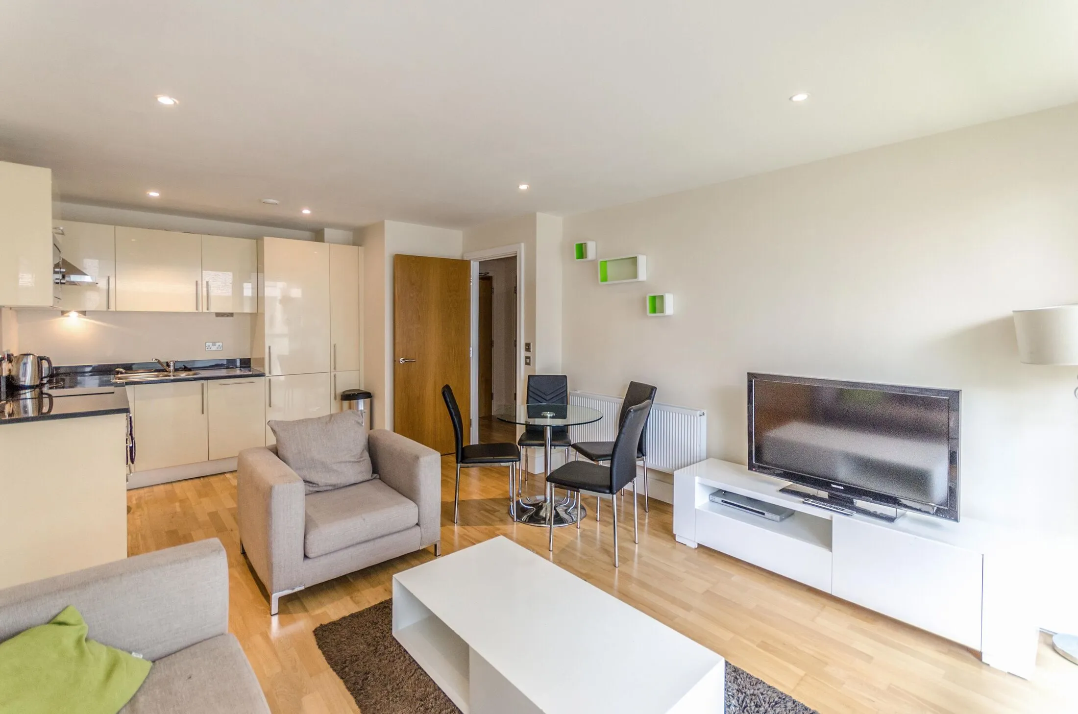 Flat Lanterns Way in Greater London
