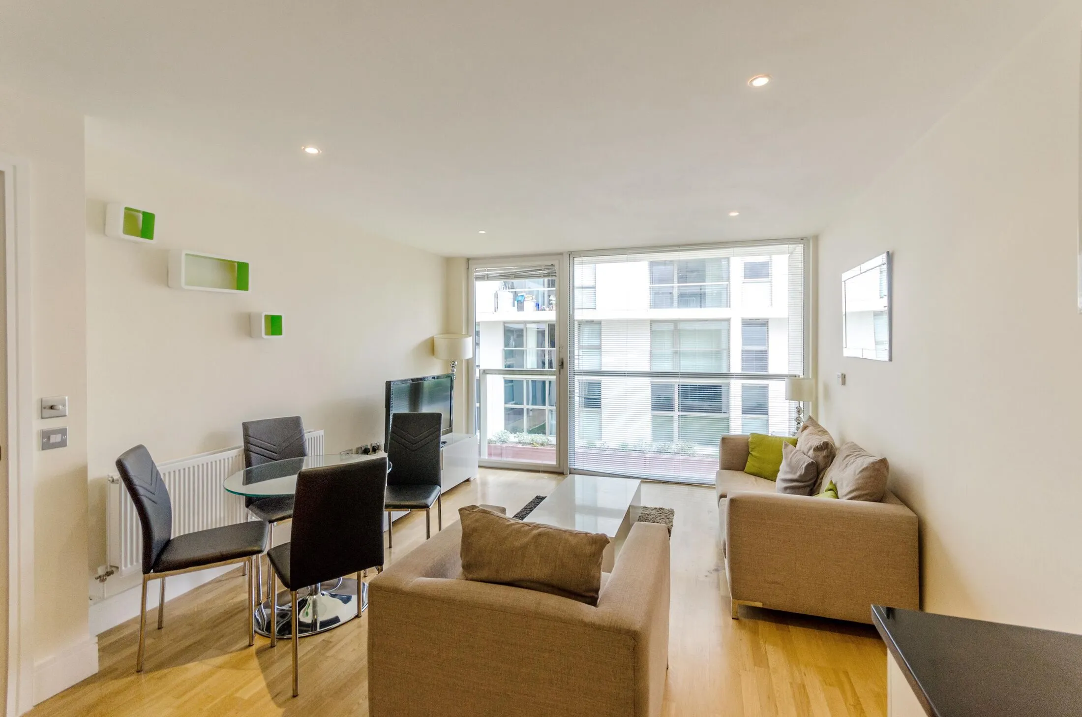 Flat Lanterns Way in Greater London
