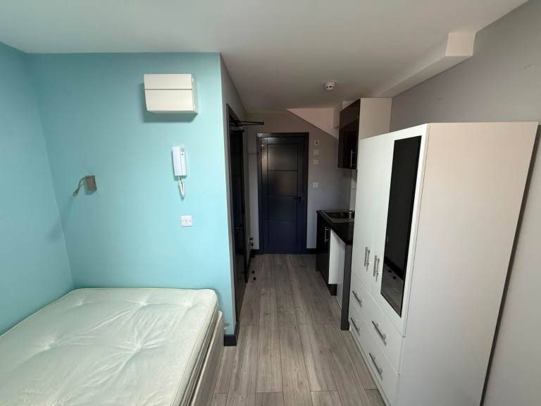 Flat Beatrice Close in Greater London