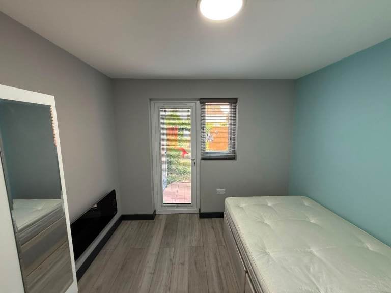 Flat Beatrice Close in Greater London