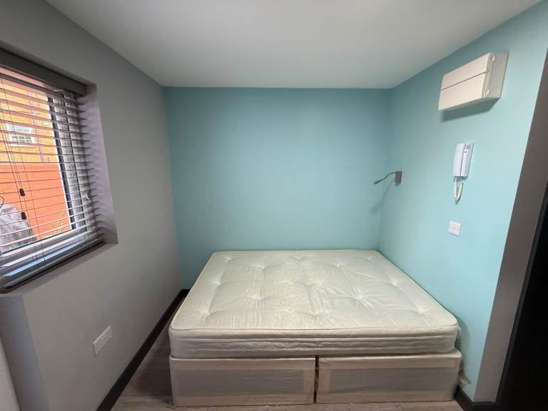 Flat Beatrice Close in Greater London