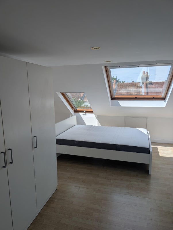 Room Dominion Road in Greater London