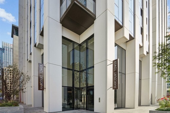 Flat South Quay Square in Greater London