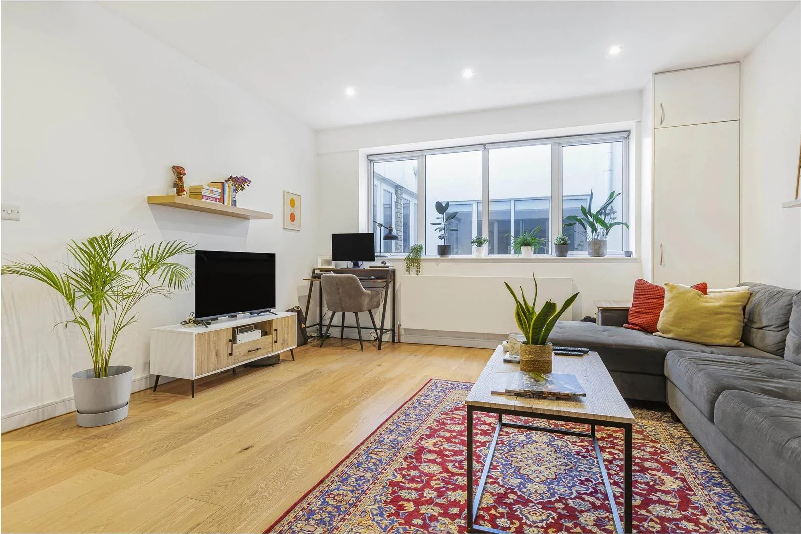 Flat City Garden Row in Greater London