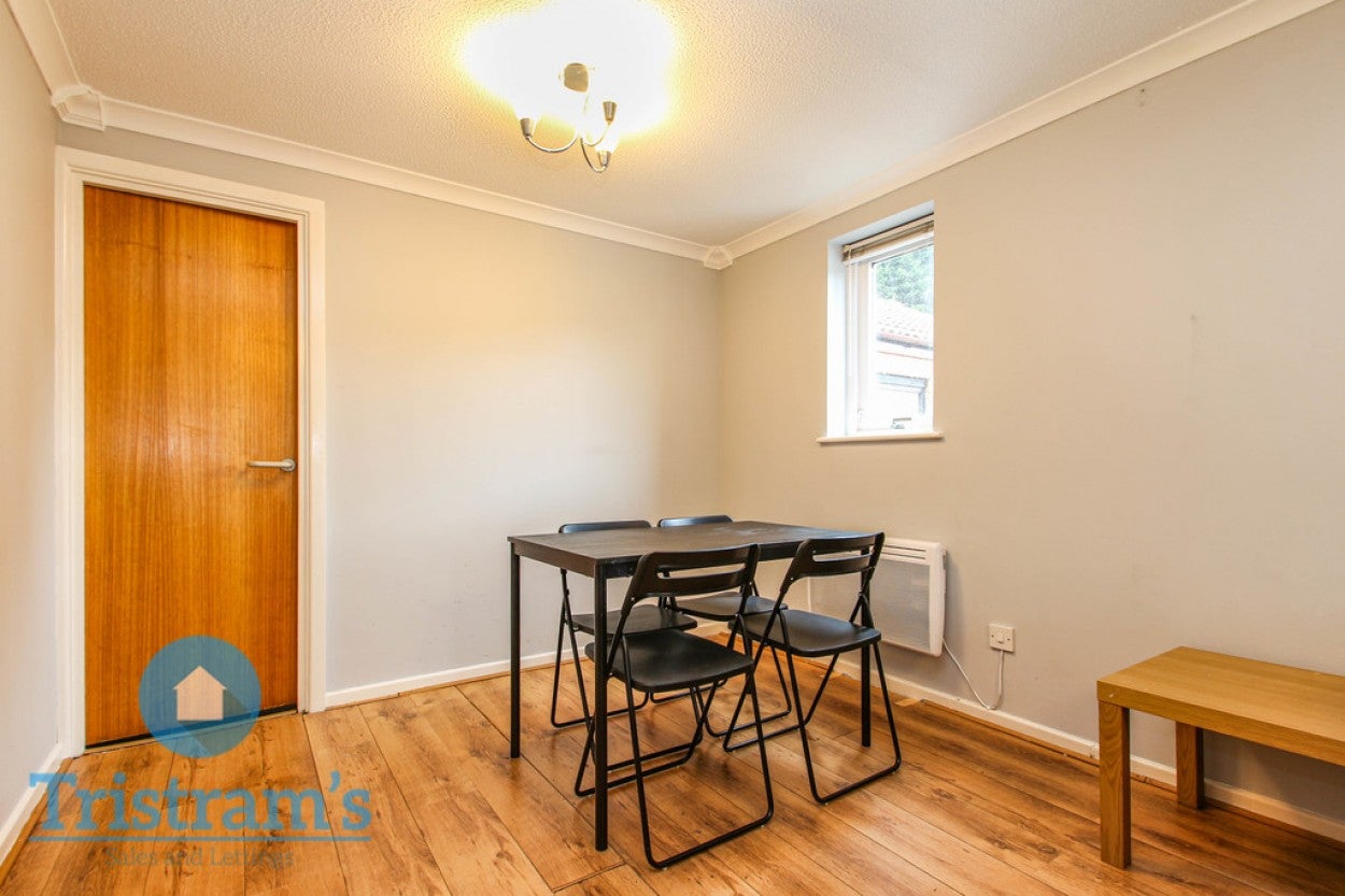 Room Barrique Road in Nottingham
