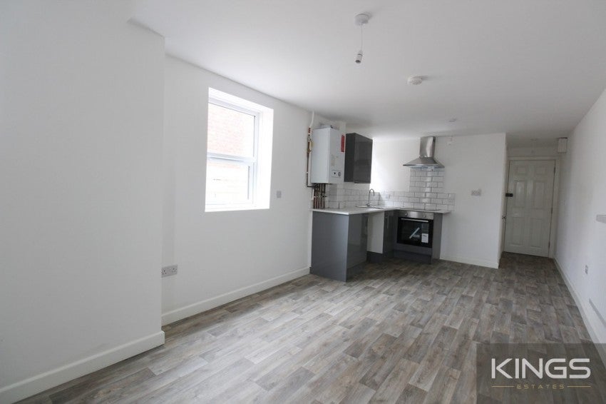 Flat Chestnut Avenue in Eastleigh