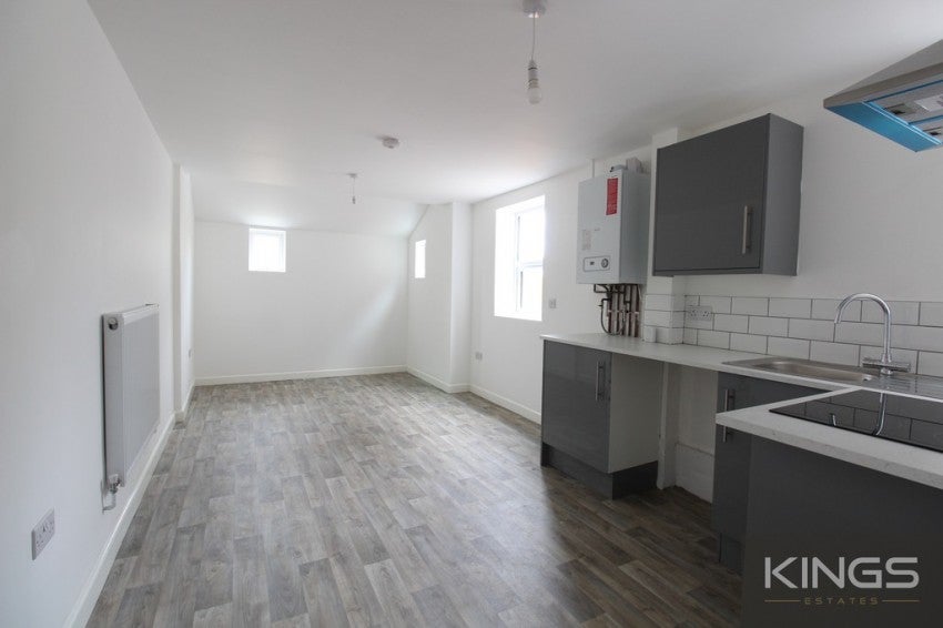 Flat Chestnut Avenue in Eastleigh