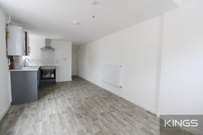 Flat Chestnut Avenue in Eastleigh