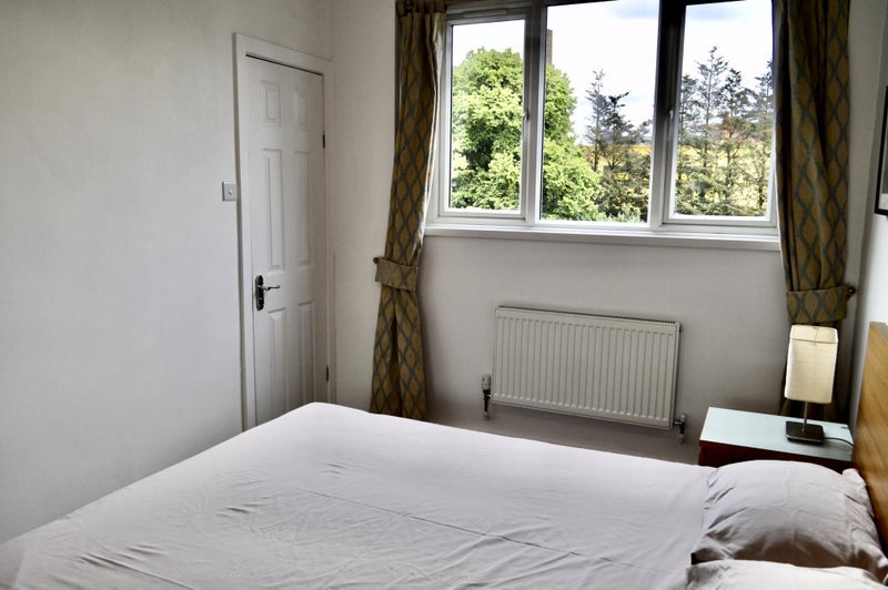Room Candy Street in Greater London