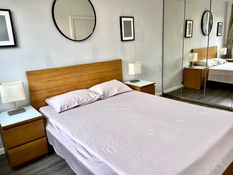 Room Candy Street in Greater London