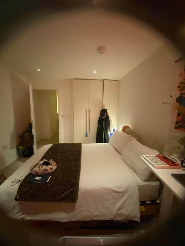 Room Scarlet Close in Greater London