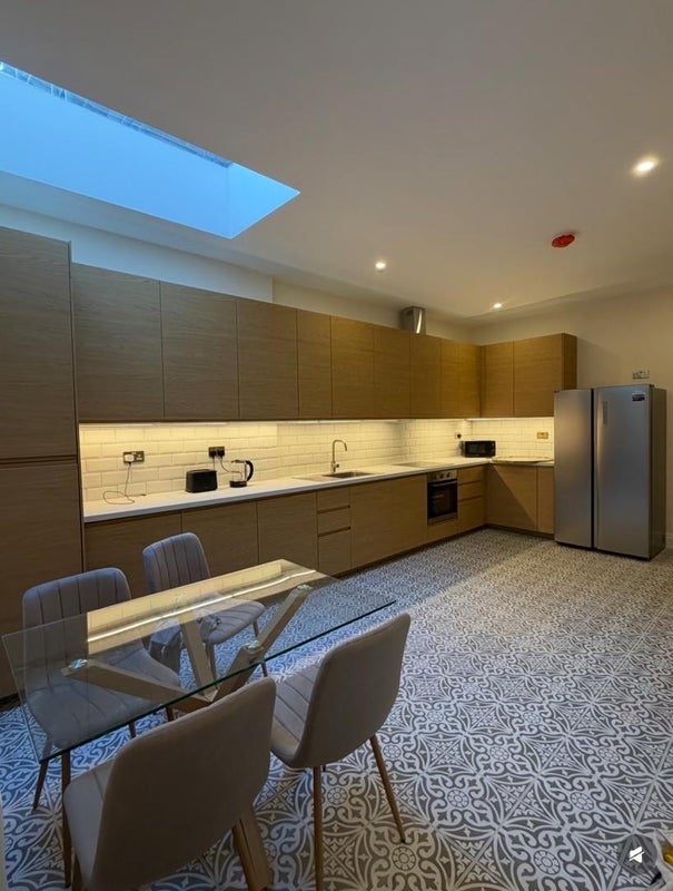 Room Dalling Road in Greater London