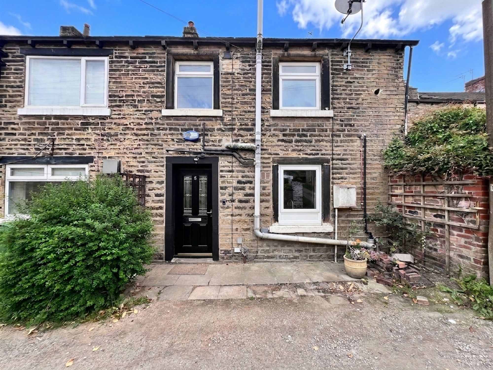 House Dalton Fold Road in Huddersfield