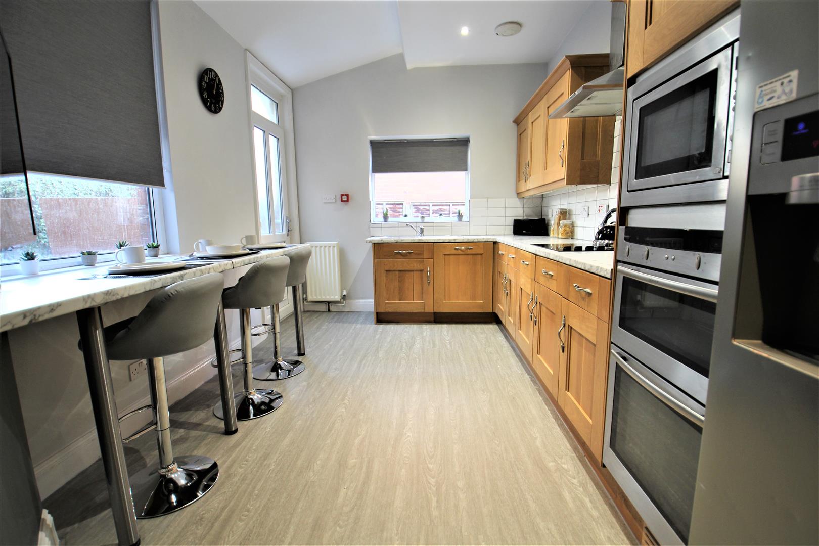 Room Estcourt Avenue in Leeds