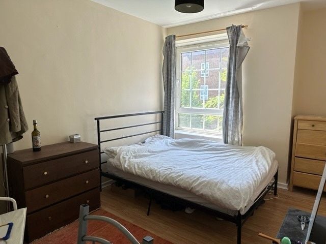 Flat Stockwell Park Road in Greater London