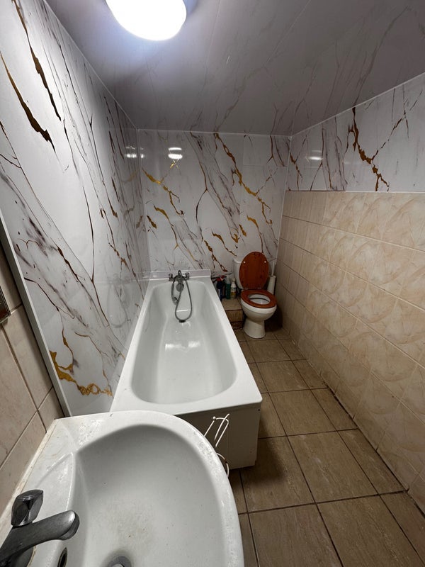 Room Chatsworth Road in Greater London