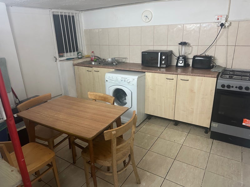 Room Chatsworth Road in Greater London