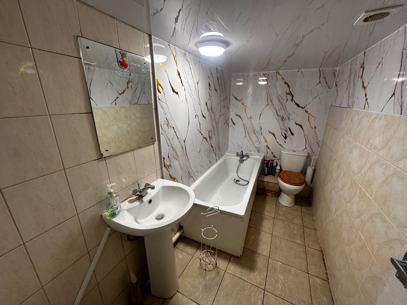 Room Chatsworth Road in Greater London