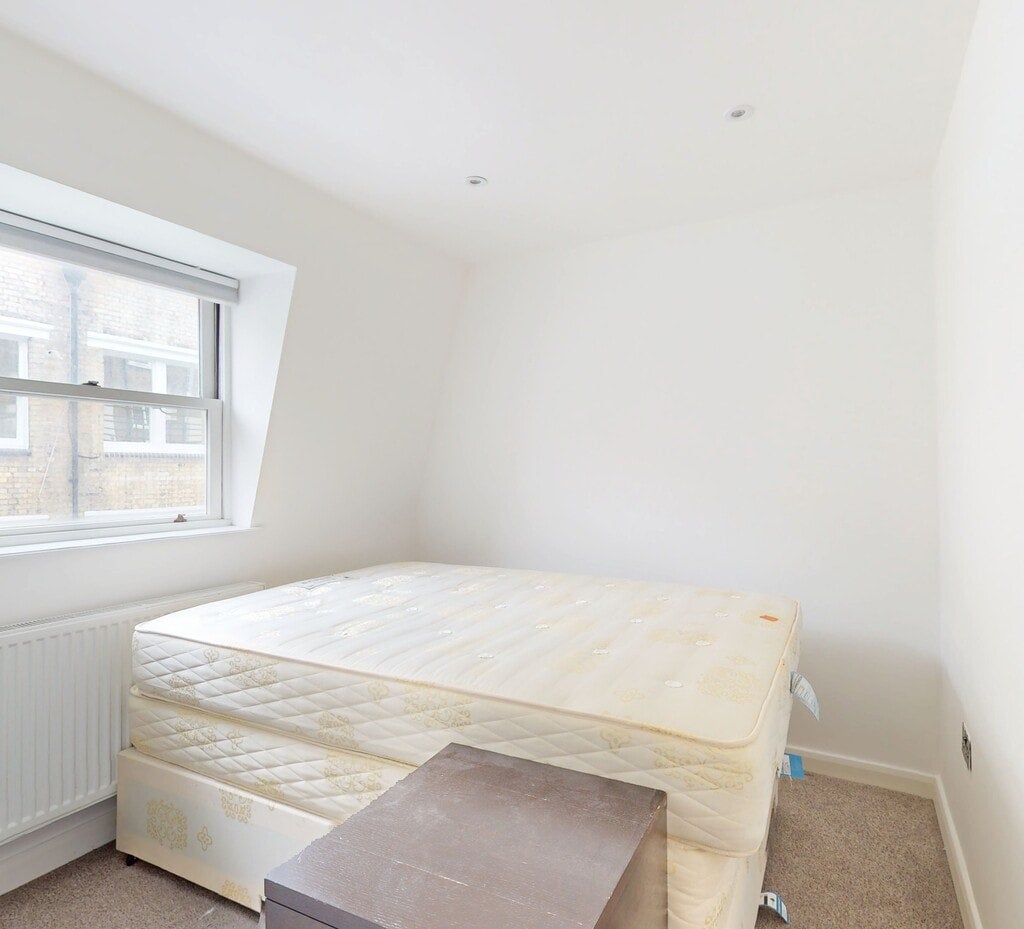 Flat Gloucester Terrace in City of Westminster